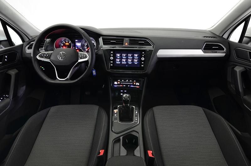 Usado VW Tiguan Edition 130 CV (95 kW) 2021 Blanco puro SUV