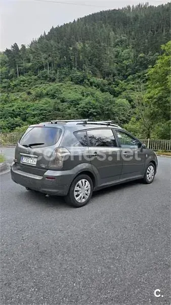 Usado Toyota Corolla Verso Sol 90 CV (66 kW) 2004 Gris / plata Monovolumen