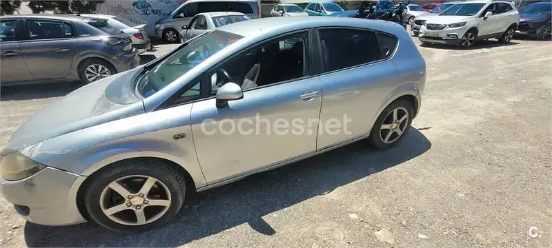 Usado Seat Leon Sport 105 CV (77 kW) 2007 Gris / plata Utilitario