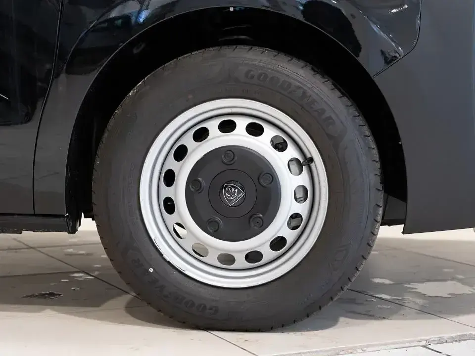 Usado Peugeot Expert S 120 CV (88 kW) 2025 Negro Van