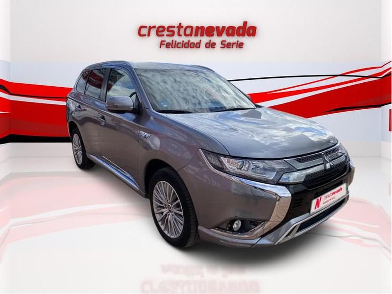 Usado Mitsubishi Outlander P-HEV Motion 224 CV (164 kW) 2020 Gris / plata