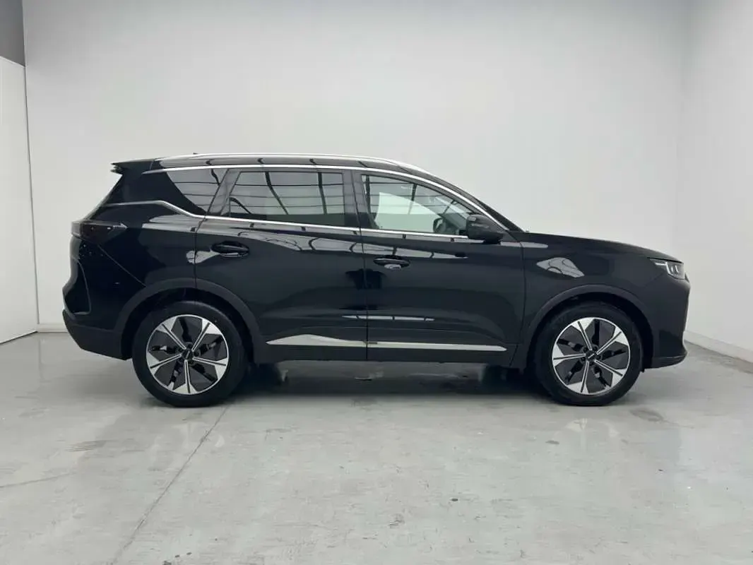 Usado Ebro s700 Luxury 147 CV (108 kW) 2025 Negro SUV