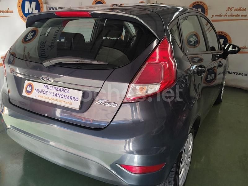 Usado Ford Fiesta Trend 82 HP (60 kW) 2015 Roxo Sedan