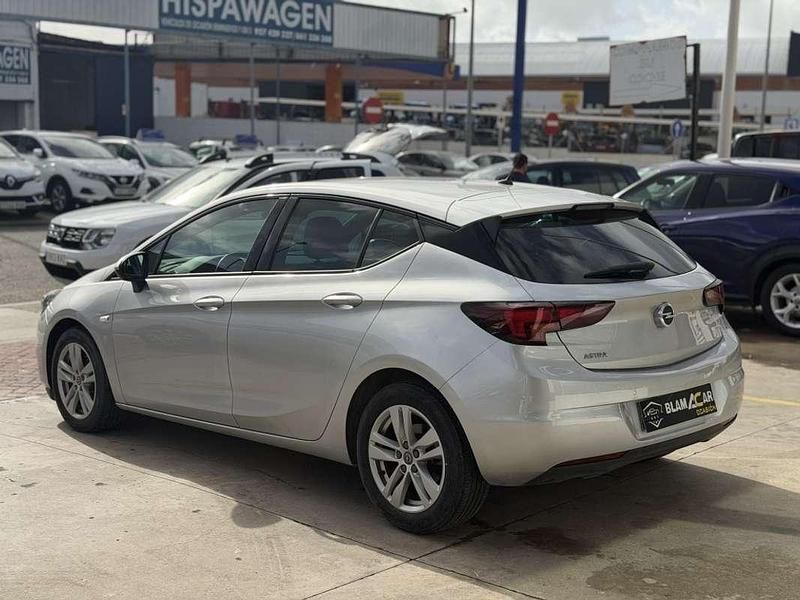 Usado Opel Astra Design & Tech 122 HP (89 kW) 2021 Prateado Citadino