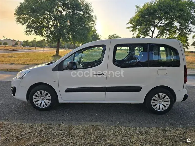Usado Citroën Berlingo Feel 100 CV (73 kW) 2016 Blanco Monovolumen