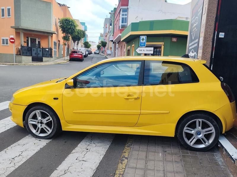 Usado Fiat Stilo Dynamic 103 CV (75 kW) 2005 Amarillo Berlina