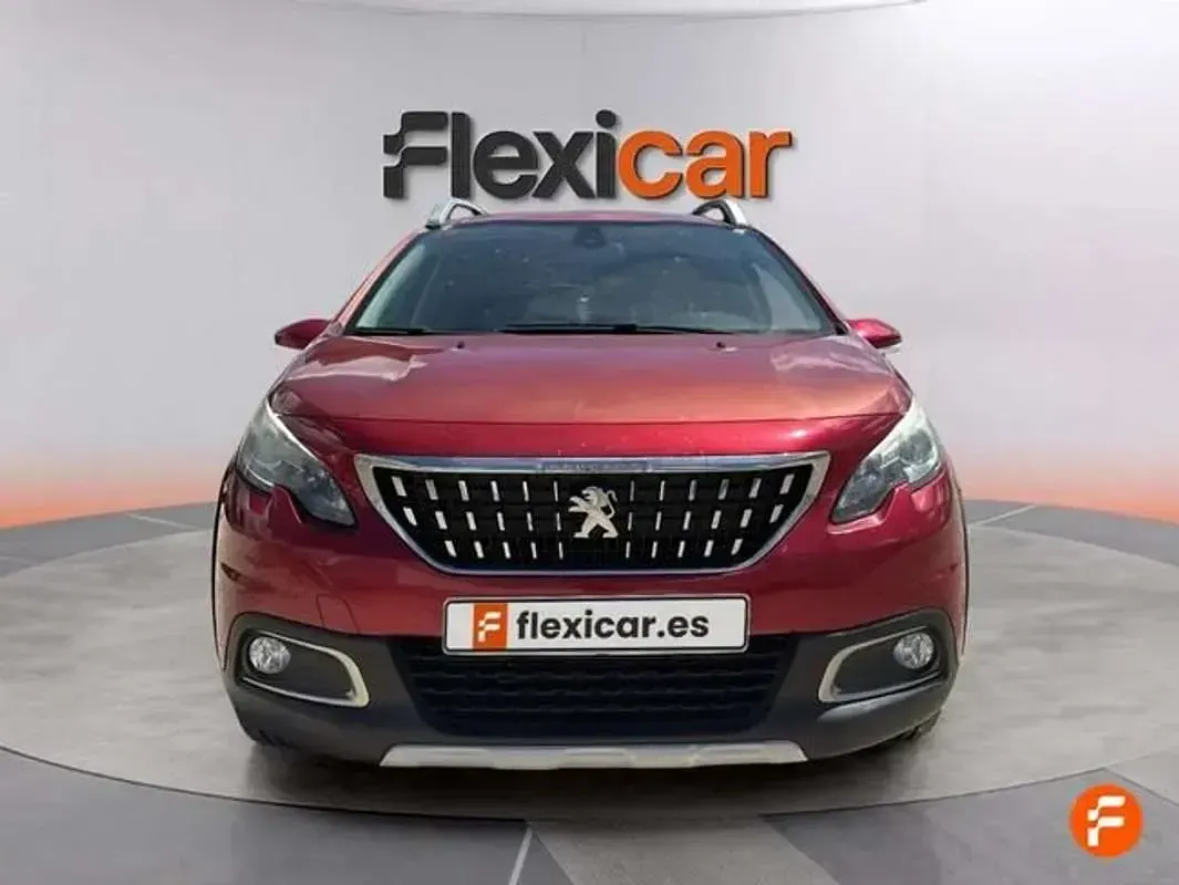 Usado Peugeot 2008 Allure 120 CV (88 kW) 2019 Rojo SUV
