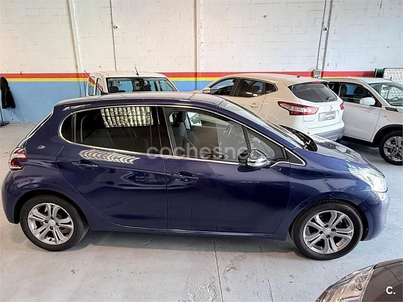 Usado Peugeot 208 Allure 92 CV (67 kW) 2013 Azul Utilitario