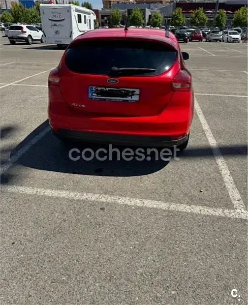 Usado Ford Focus Trend 115 CV (84 kW) 2015 Rojo Berlina