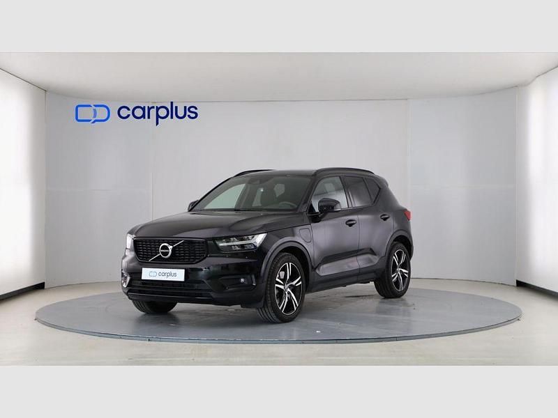 Negro onyx (metalizado) Usado 2020 Volvo XC40 Momentum SUV | 29.290 € (Un poco caro) - Imagen 1/4