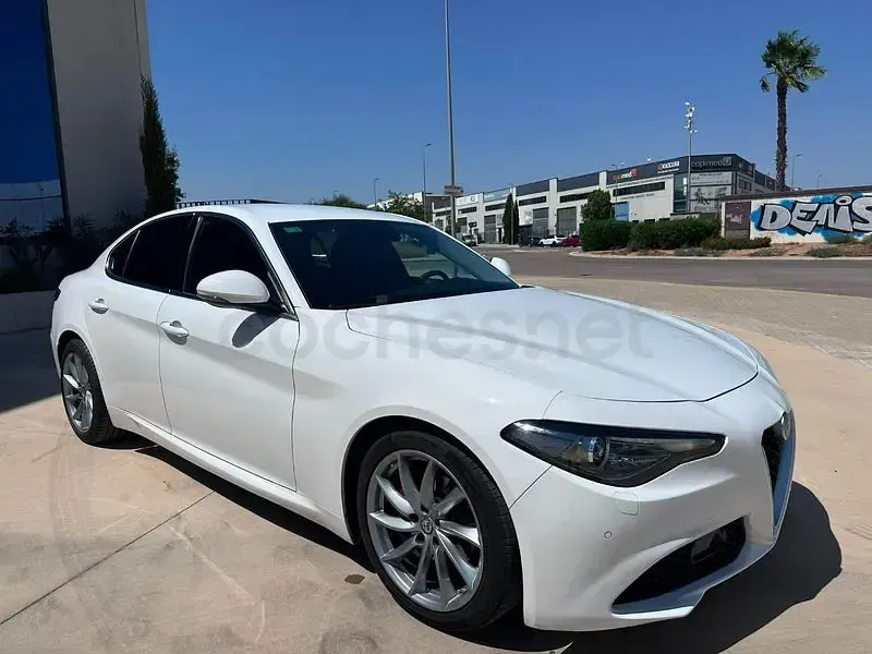 Usado Alfa Romeo Giulia Super 180 CV (132 kW) 2018 Blanco Berlina