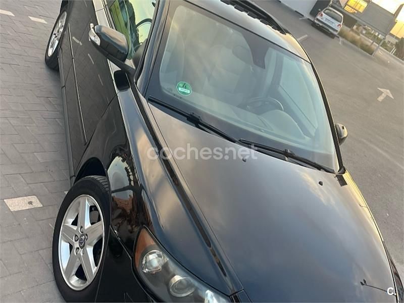 Gris / plata Usado 2007 Volvo S40 Momentum Berlina | 2800 € (Precio justo) - Imagen 1/4