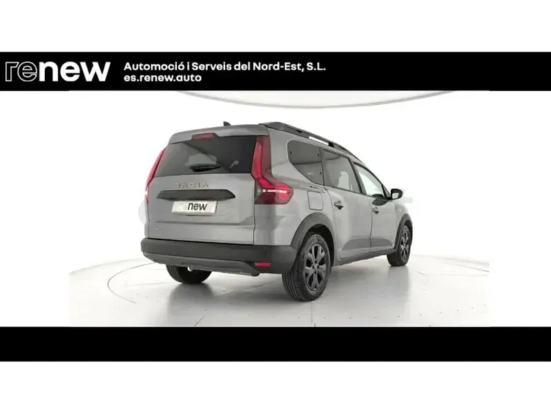 Usado Dacia Jogger Extreme 140 CV (102 kW) 2025 Gris / plata Monovolumen