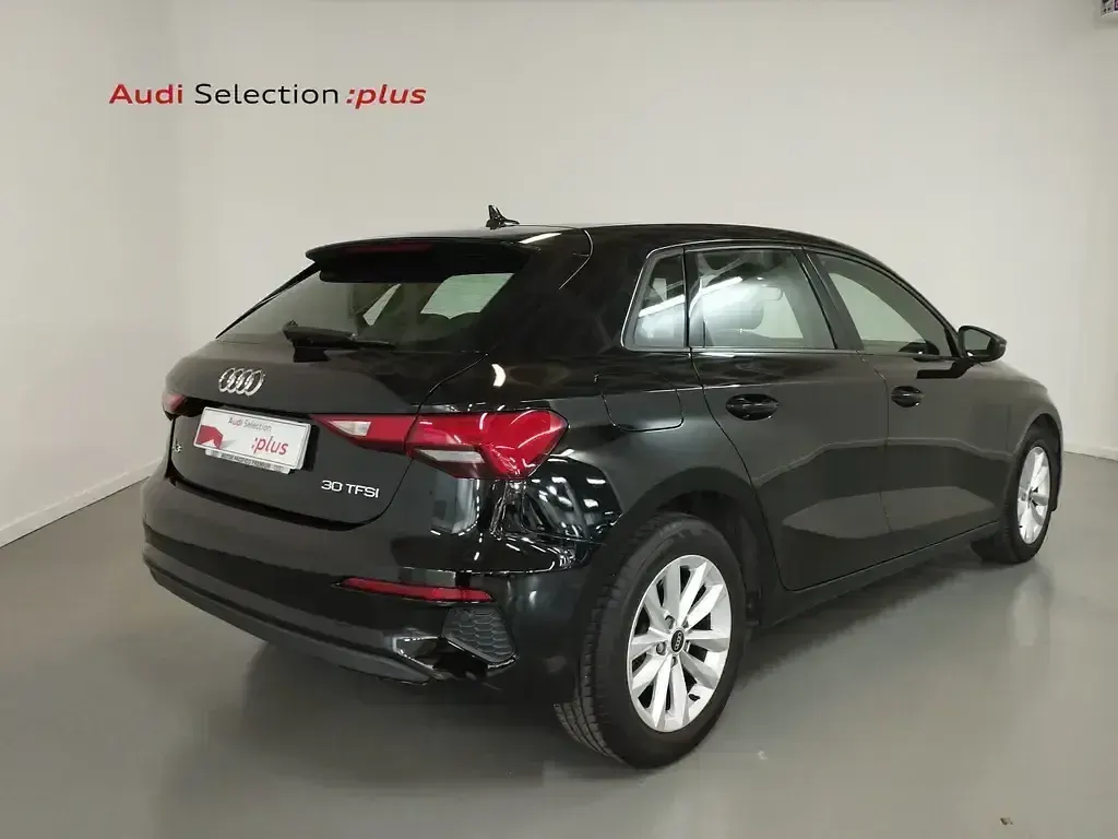 Usado Audi A3 110 CV (80 kW) 2021 Negro Berlina