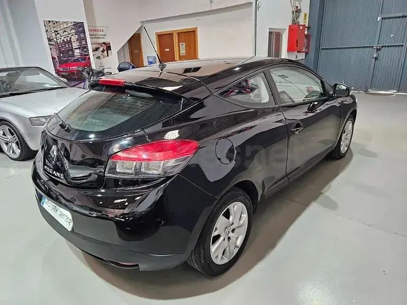 Usado Renault Mégane Dynamique 115 CV (84 kW) 2013 Negro Berlina