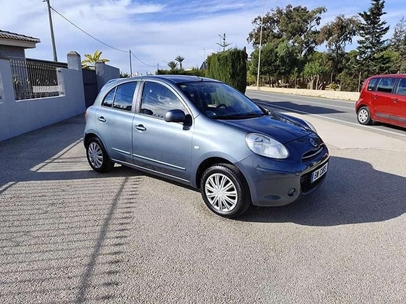 Usado Nissan Micra Acenta 80 CV (58 kW) 2012 Gris Utilitario