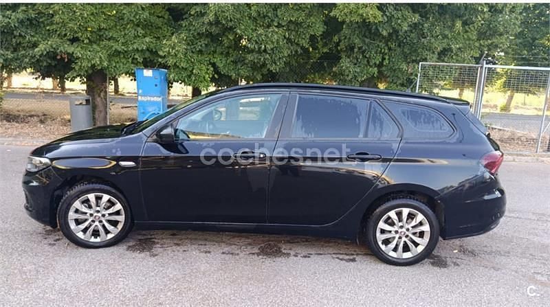 Usado Fiat Tipo Business 120 CV (88 kW) 2018 Negro Familiar