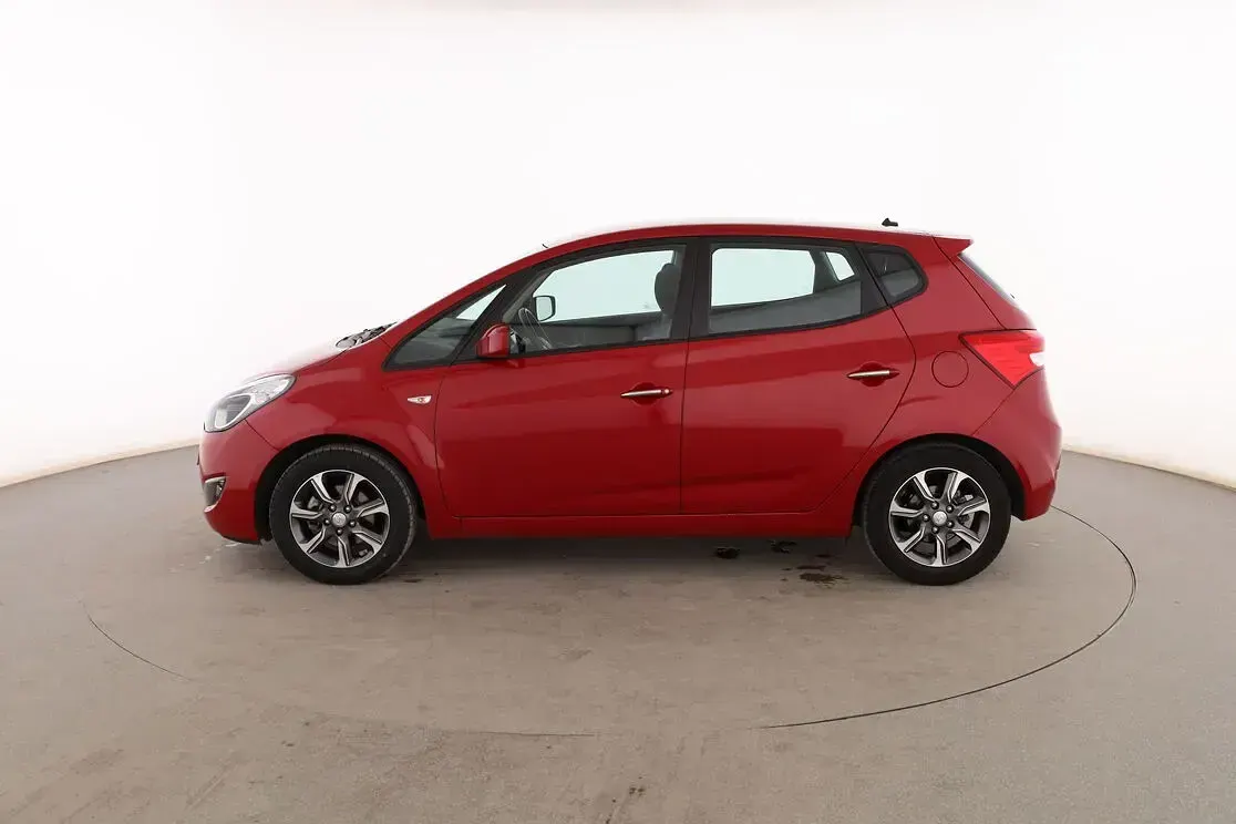 Usado Hyundai ix20 Comfort 90 CV (66 kW) 2018 Rojo Utilitario