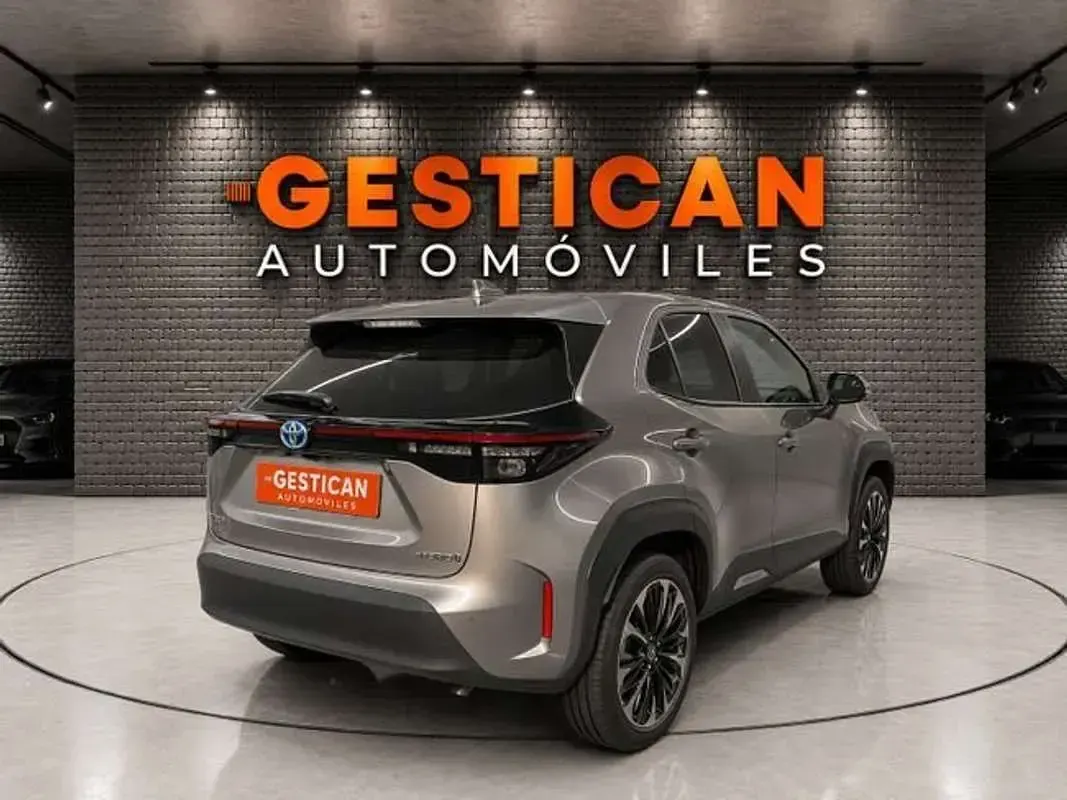 Usado Toyota Yaris Cross Style 116 CV (85 kW) 2024 Verde SUV