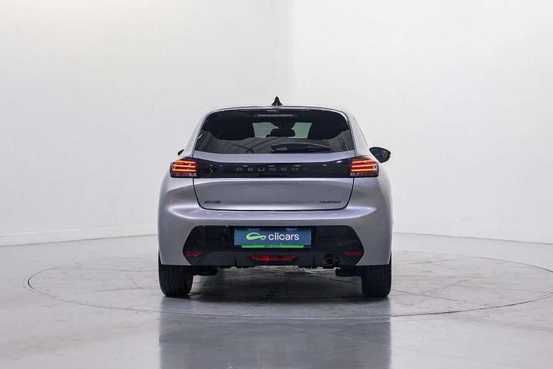 Usado Peugeot 208 Allure 101 CV (74 kW) 2025 Plateado Utilitario