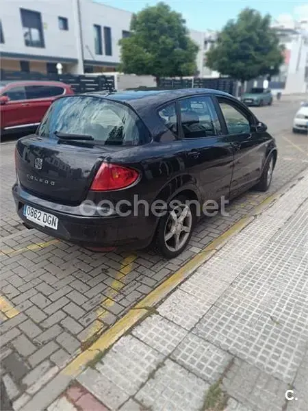Usado Seat Toledo Sport 140 CV (102 kW) 2005 Negro Utilitario