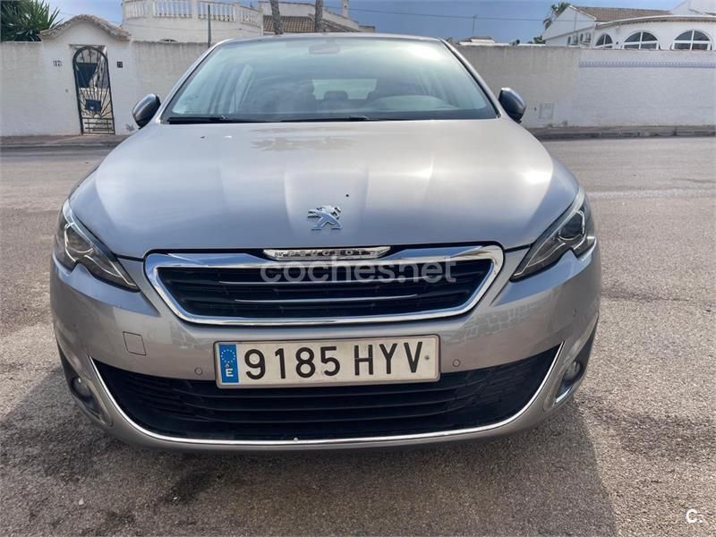 Gris / plata Usado 2014 Peugeot 308 Allure Berlina | 8100 € (Buen precio) - Imagen 1/4