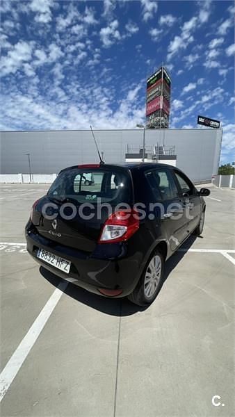 Negro Usado 2011 Renault Clio II Expression Berlina | 4500 € (Precio justo) - Imagen 1/3
