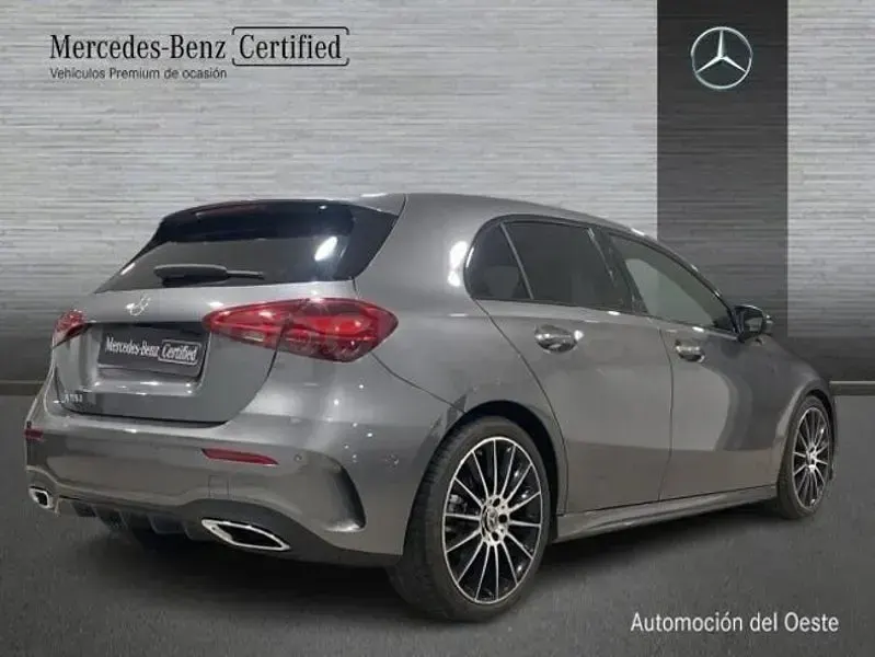Usado Mercedes A180 136 CV (100 kW) 2025 Gris / plata Berlina