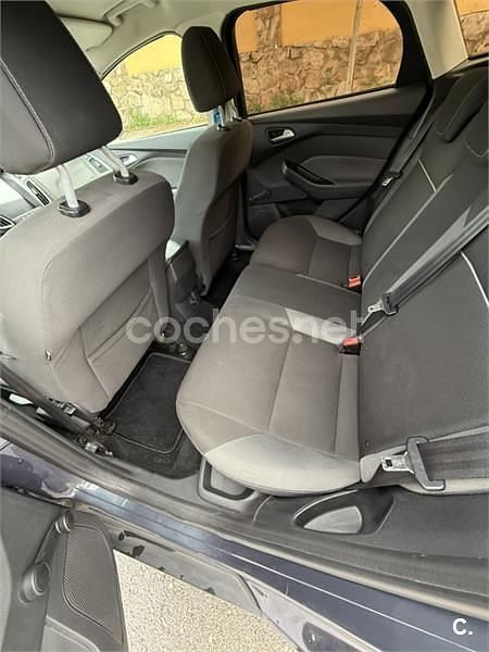 Gris / plata Usado 2013 Ford Focus Trend Berlina | 5200 € (Buen precio) - Imagen 1/4