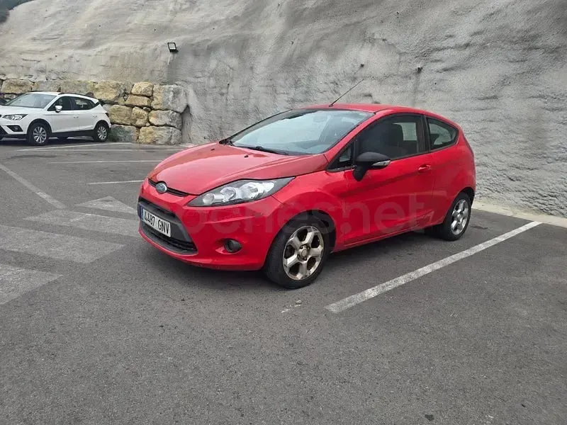 Usado Ford Fiesta Trend 68 CV (50 kW) 2010 Rojo Berlina