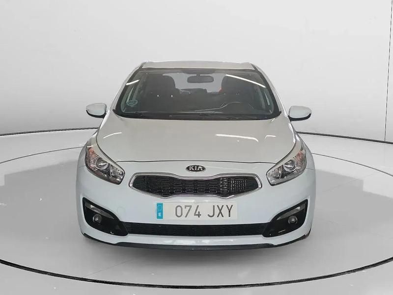 Begagnad Kia Ceed Plus 90 HK (66 kW) 2017 Vit Halvkombi