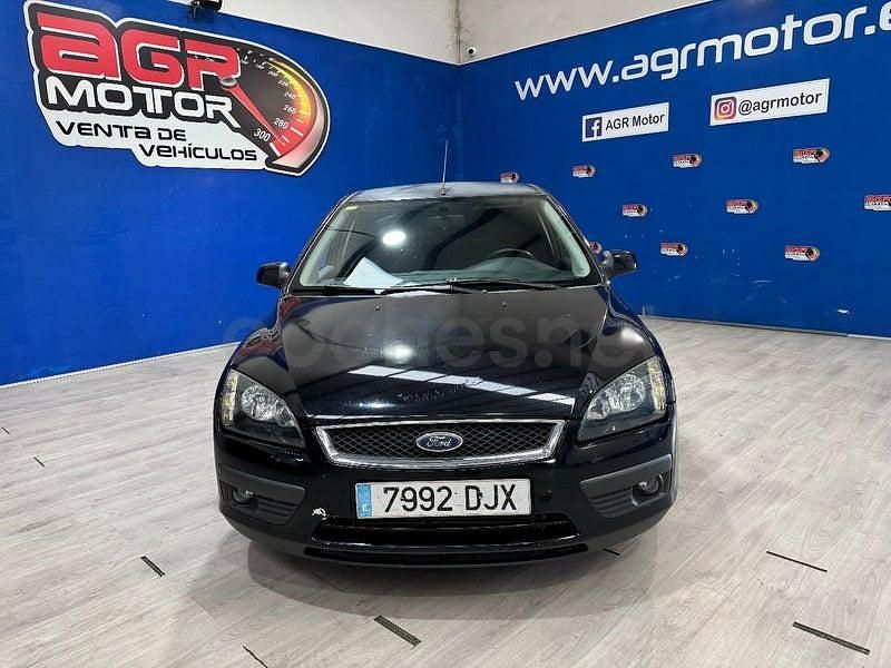Usado Ford Focus Ghia 136 CV (100 kW) 2005 Negro Berlina