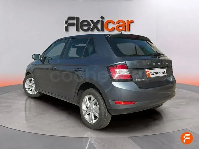 Usado Skoda Fabia Ambition 95 CV (69 kW) 2020 Gris / plata Utilitario