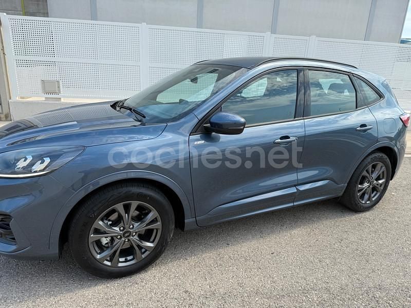 Usado Ford Kuga ST-Line 190 CV (139 kW) 2023 Azul SUV