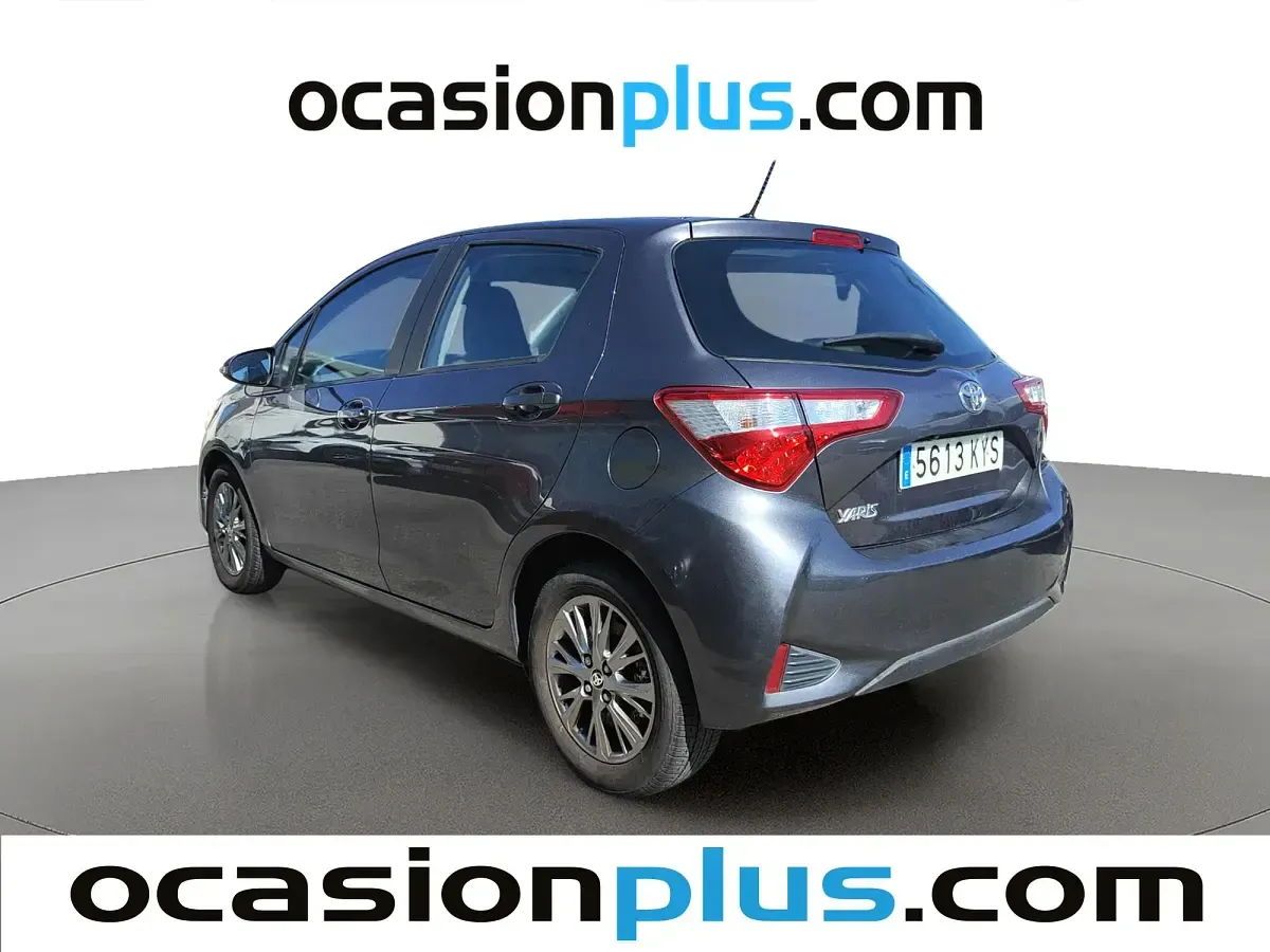 Usado Toyota Yaris Active 111 CV (81 kW) 2019 Gris Utilitario