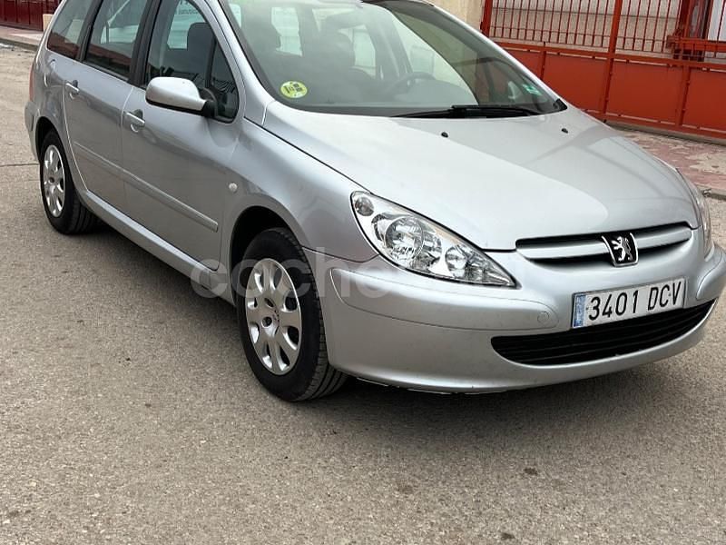 Usado Peugeot 307 110 CV (80 kW) 2004 Gris / plata Familiar