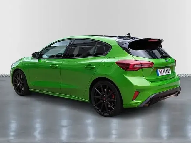 Usado Ford Focus ST 280 CV (205 kW) 2025 Verde mean (metalizado) Berlina