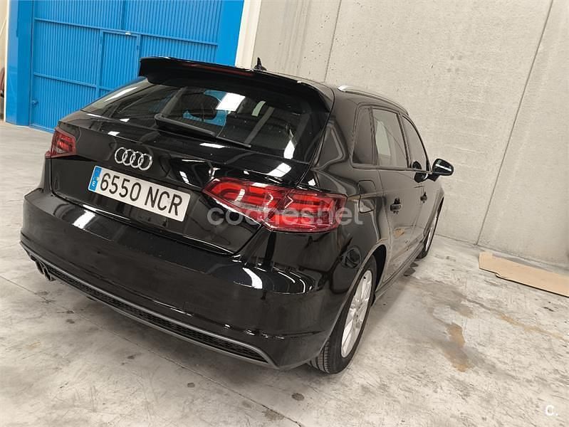 Negro Usado 2013 Audi A3 Sportback Attraction Berlina | 9700 € (Buen precio) - Imagen 1/4
