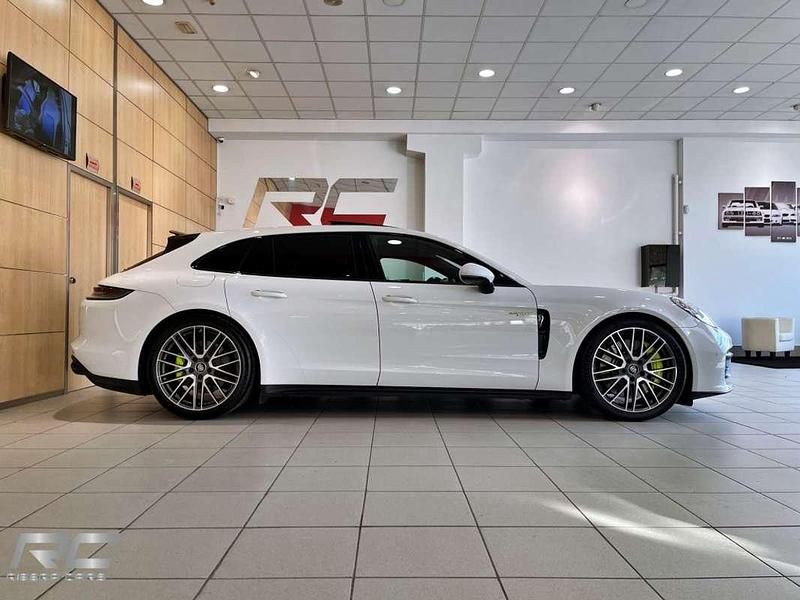 Begagnad Porsche Panamera Sport Turismo 560 HK (411 kW) 2021 Vit Kombi