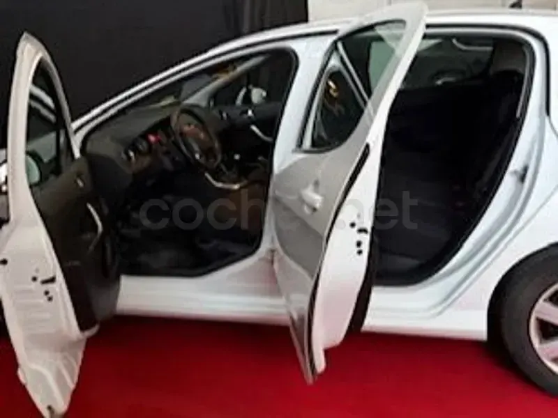 Usado Peugeot 308 Active 115 CV (84 kW) 2013 Blanco Berlina