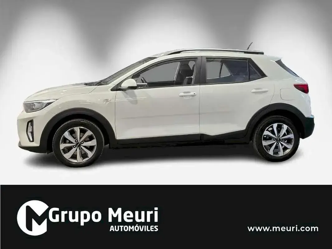Usado Kia Stonic 101 CV (74 kW) 2023 Blanco SUV