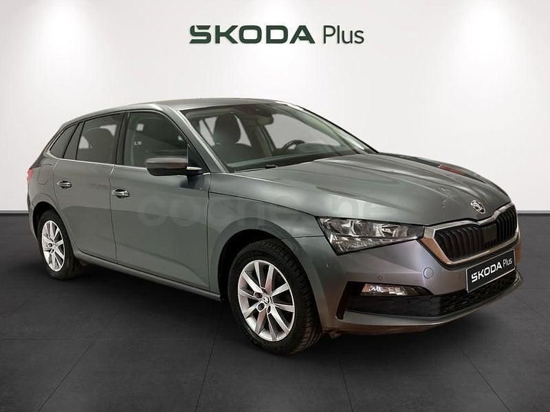 Usado Skoda 110 R Ambition 110 CV (80 kW) 2022 Gris / plata Berlina