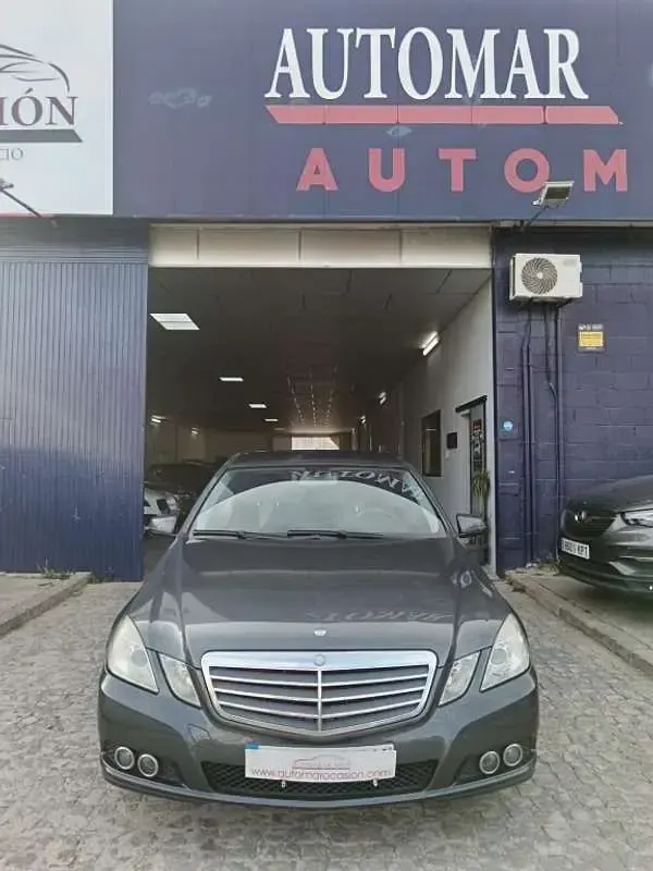 Usado Mercedes E220 Avantgarde 170 CV (125 kW) 2011 Gris Berlina