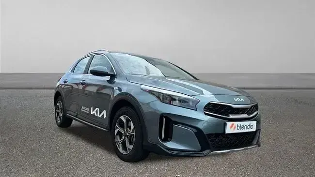 Usado Kia XCeed 136 CV (100 kW) 2024 Gris SUV