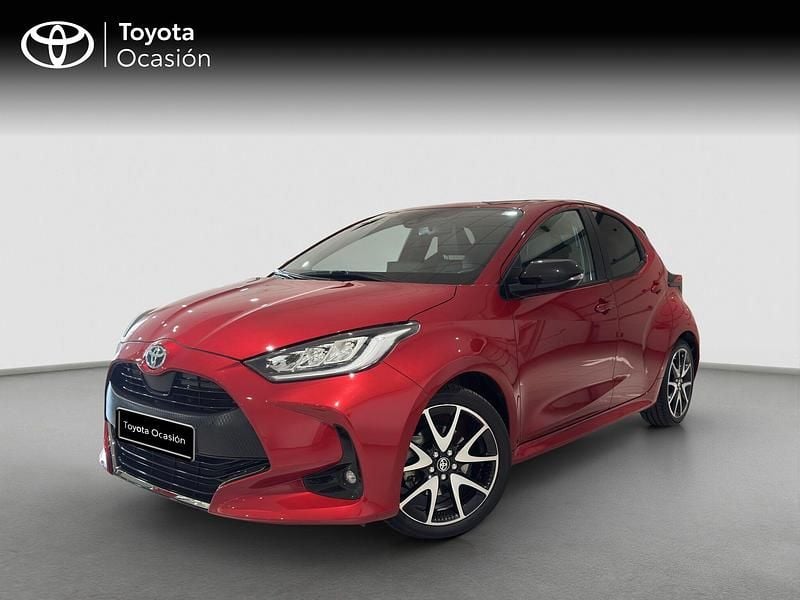 Usado Toyota Yaris Style 116 CV (85 kW) 2022 Rojo Utilitario