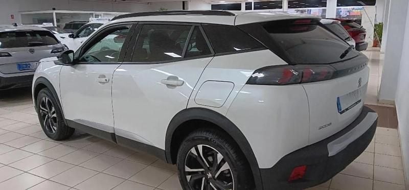 Usado Peugeot 2008 Allure 131 CV (96 kW) 2023 Blanc nacre SUV