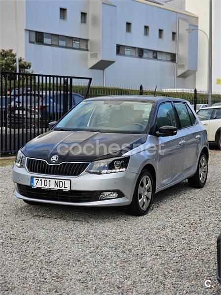 Usado Skoda Fabia Style 110 CV (80 kW) 2015 Gris / plata Utilitario