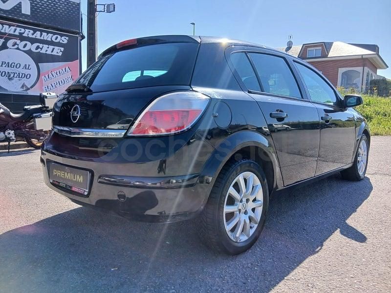 Usado Opel Astra Enjoy 105 CV (77 kW) 2005 Negro Berlina
