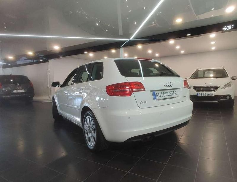 Usado Audi A3 Sportback Ambiente 124 CV (91 kW) 2011 Blanco Utilitario
