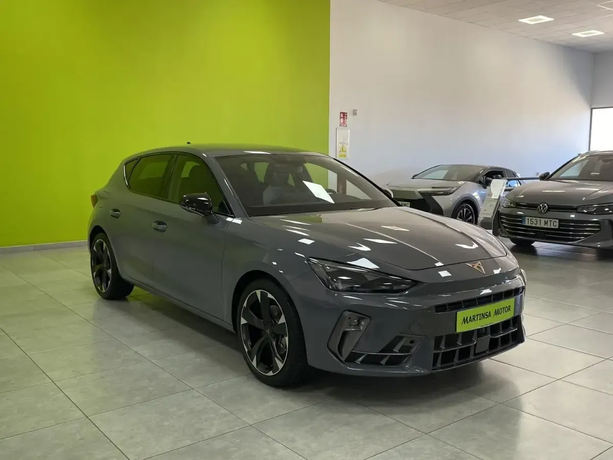 Usado Cupra Leon 150 CV (110 kW) 2025 Gris / plata Berlina